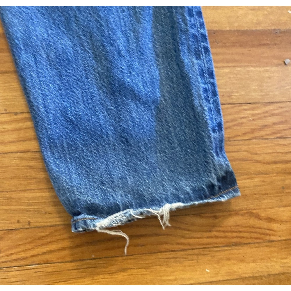 VINCE. Jeans Mens 32x33 Medium Wash USA Made Straight Button Fly Distressed - Picture 5 of 14